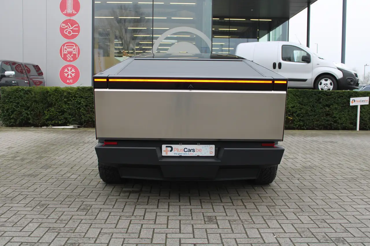 Tesla Cybertruck - 7