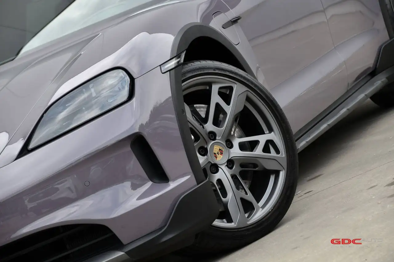 Porsche Taycan - 4