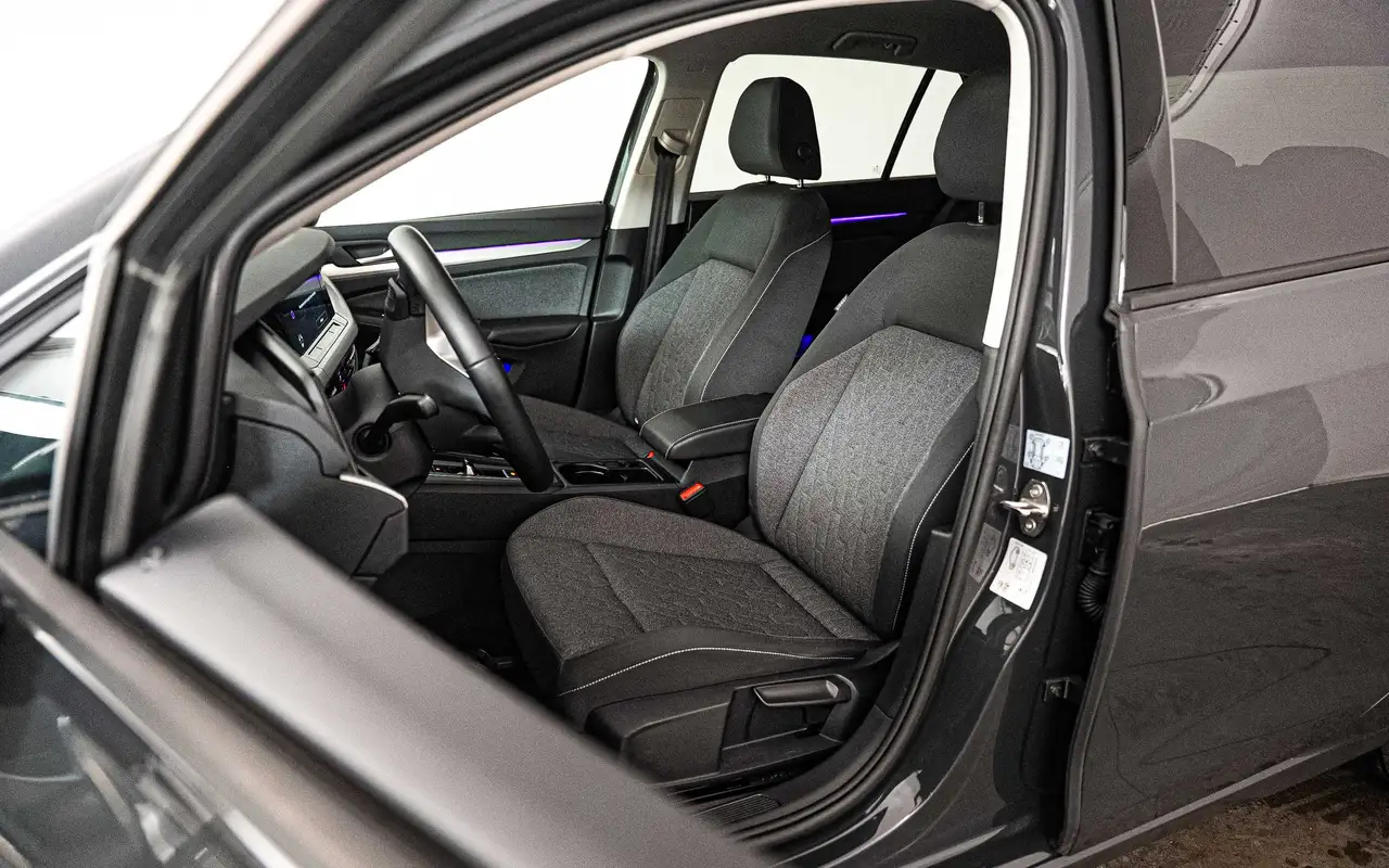 Volkswagen Golf - 8