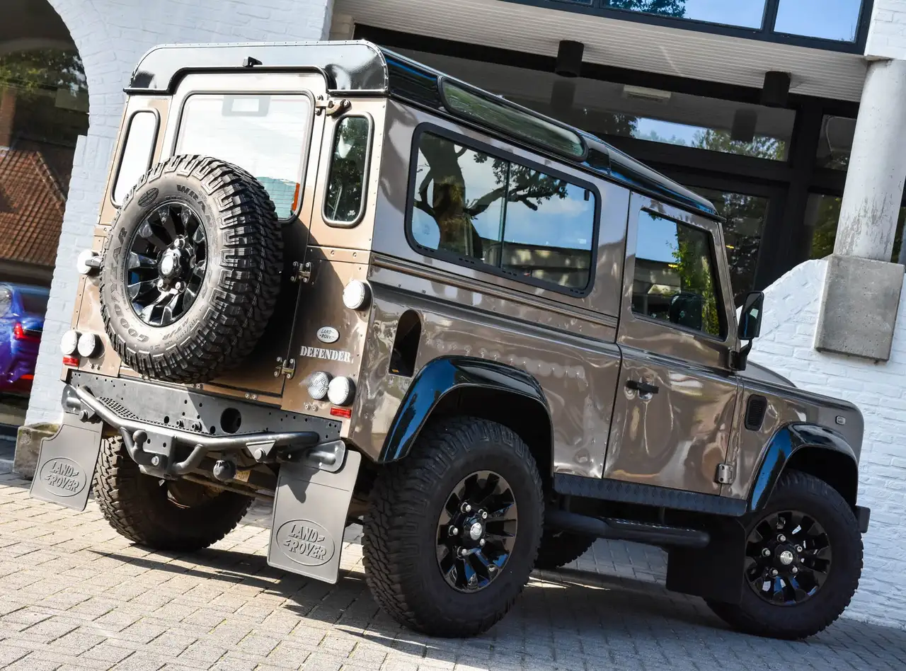 Land Rover Defender - 8