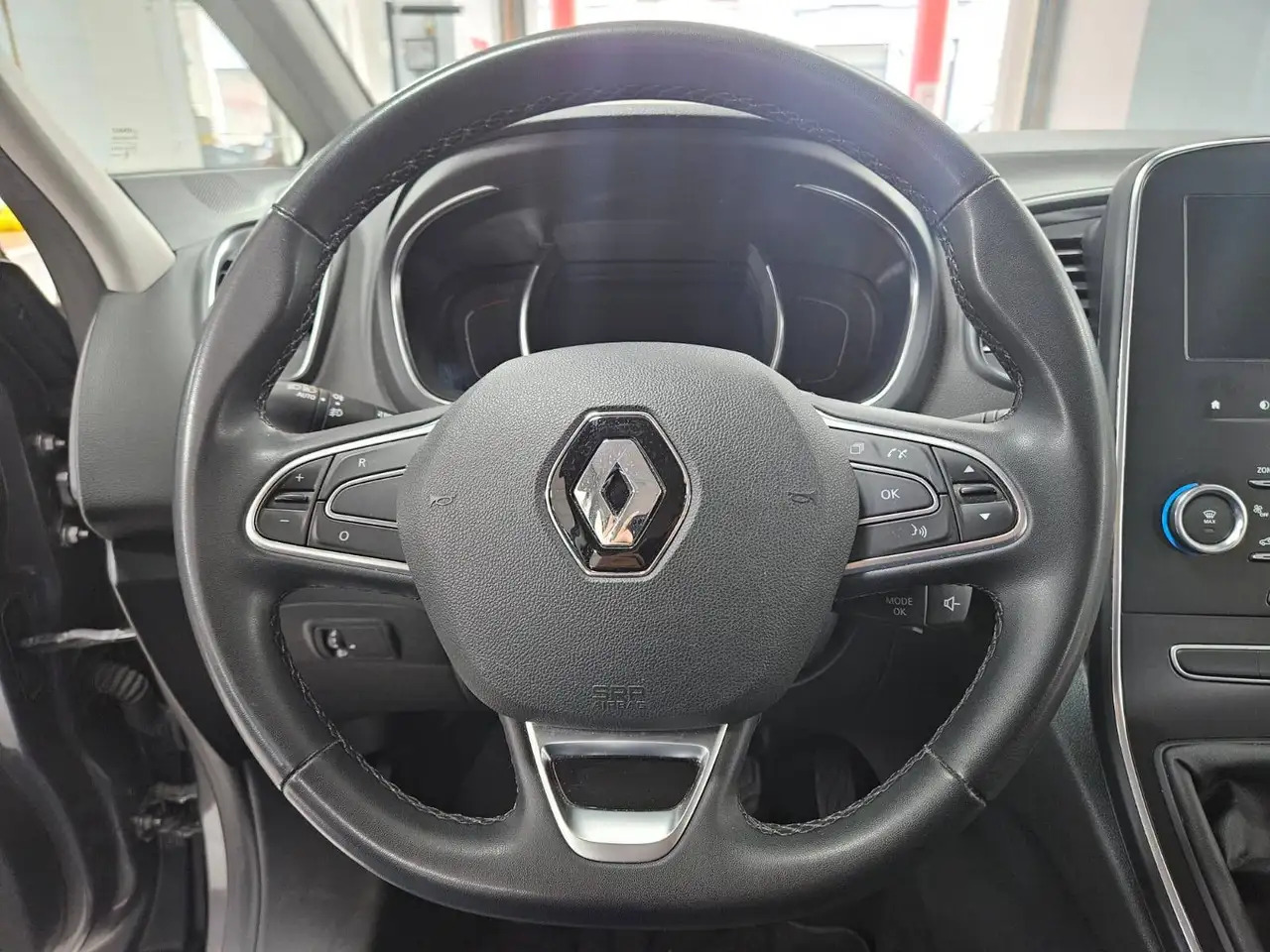 Renault Grand Scenic - 10
