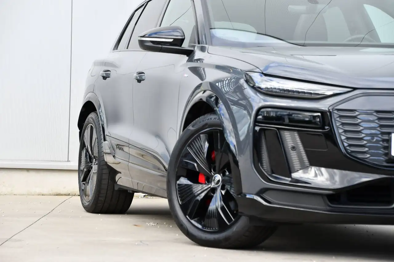 Audi Q6 e-tron - 11