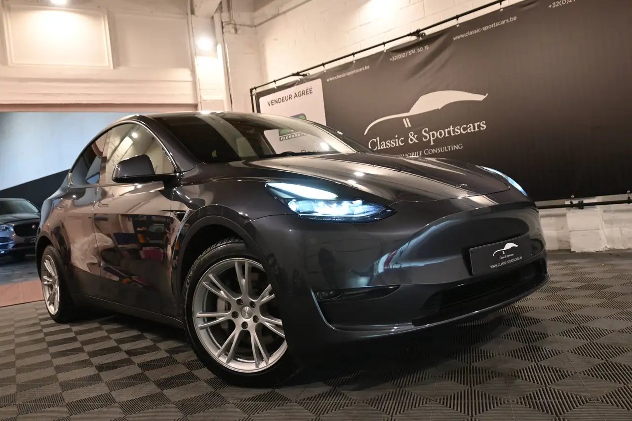 Tesla Model Y - 4