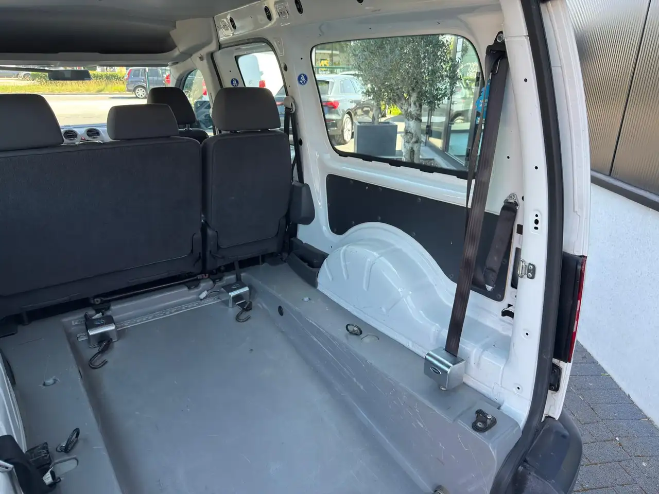 Volkswagen Caddy - 8