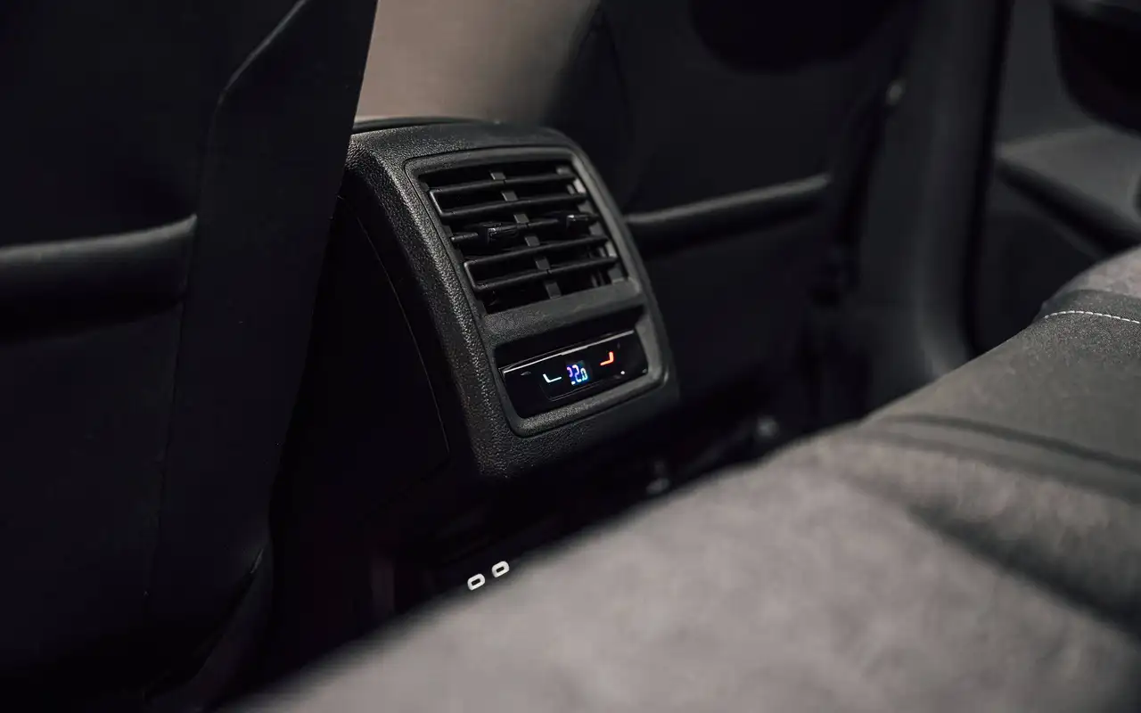 Volkswagen Golf - 9