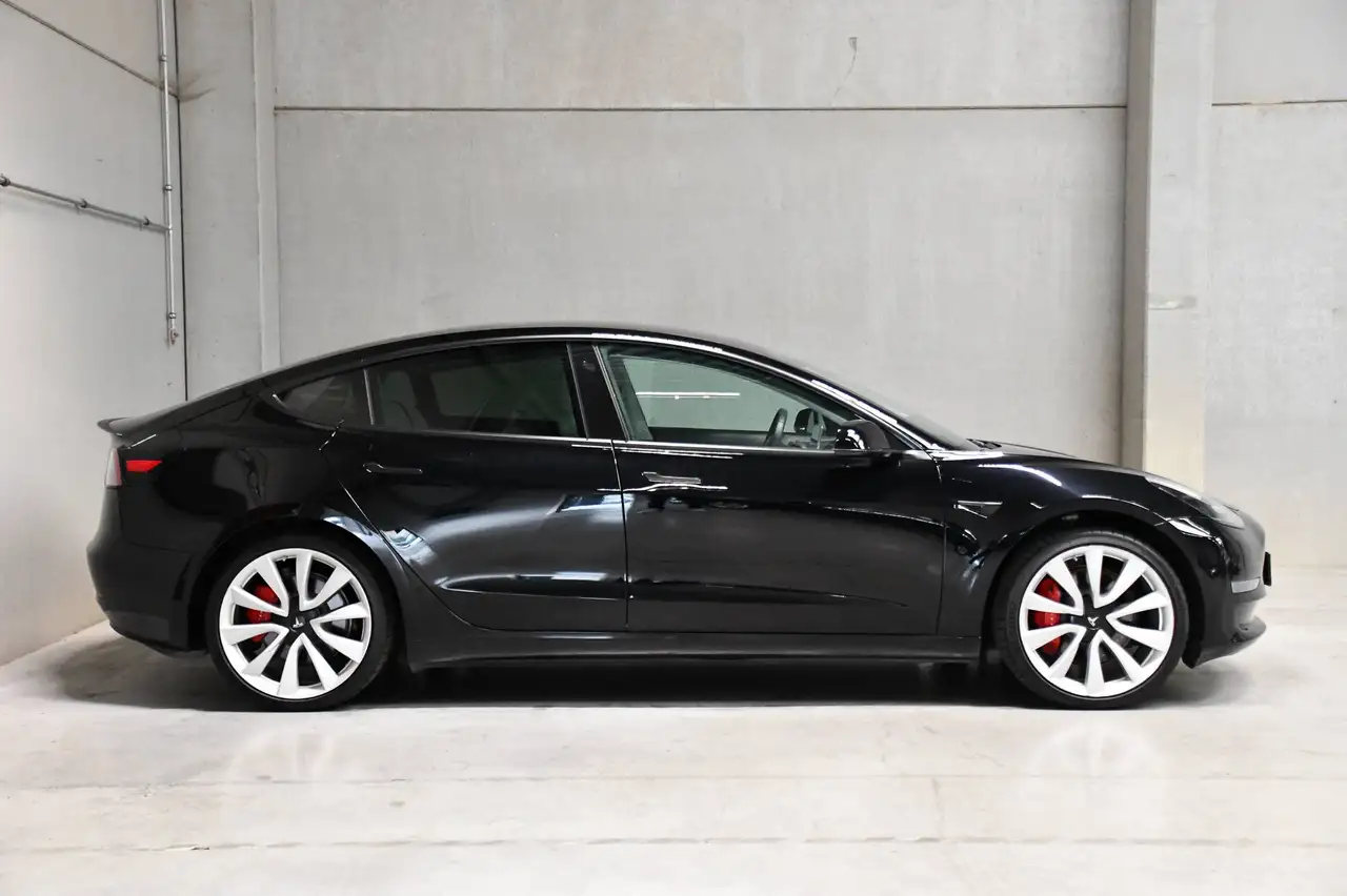 Tesla Model 3 - 8