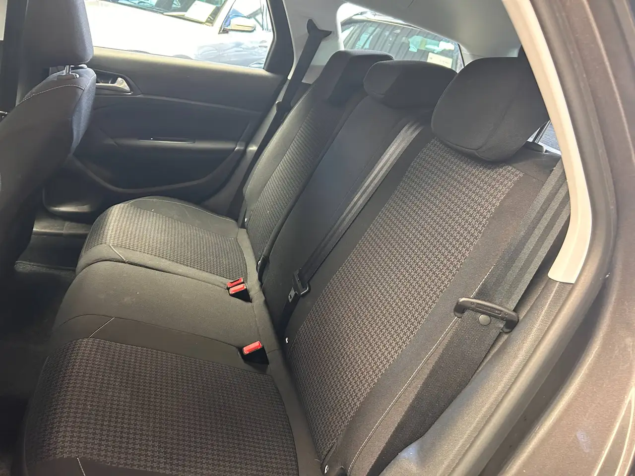 Peugeot 308 - 8