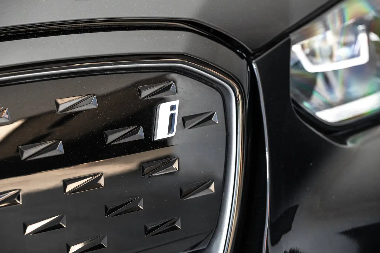 BMW iX3 - 10
