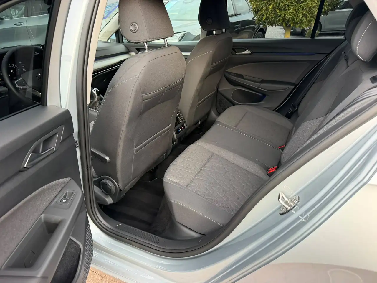 Volkswagen Golf - 8