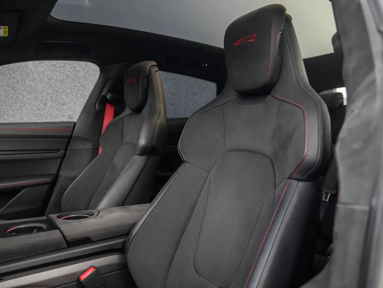 Porsche Taycan - 8