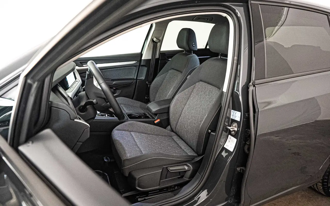 Volkswagen Golf - 8
