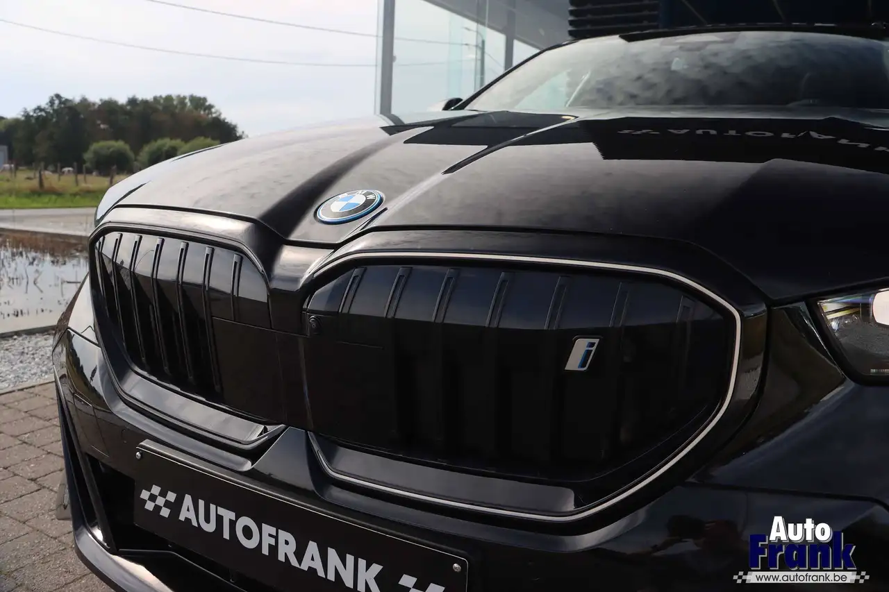BMW i5 - 12