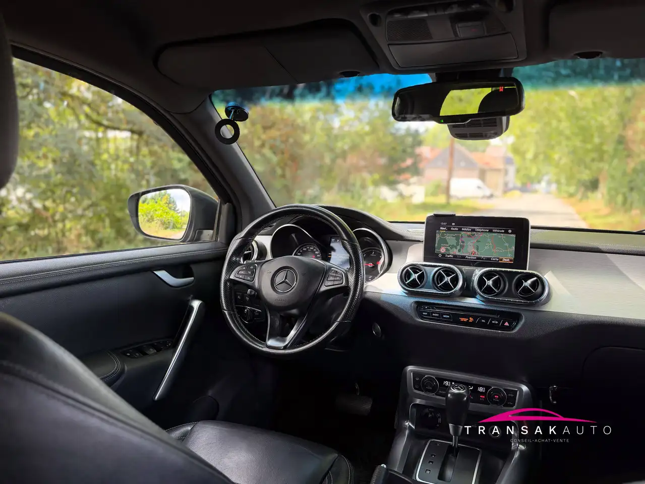 Mercedes-Benz X 350 - 11