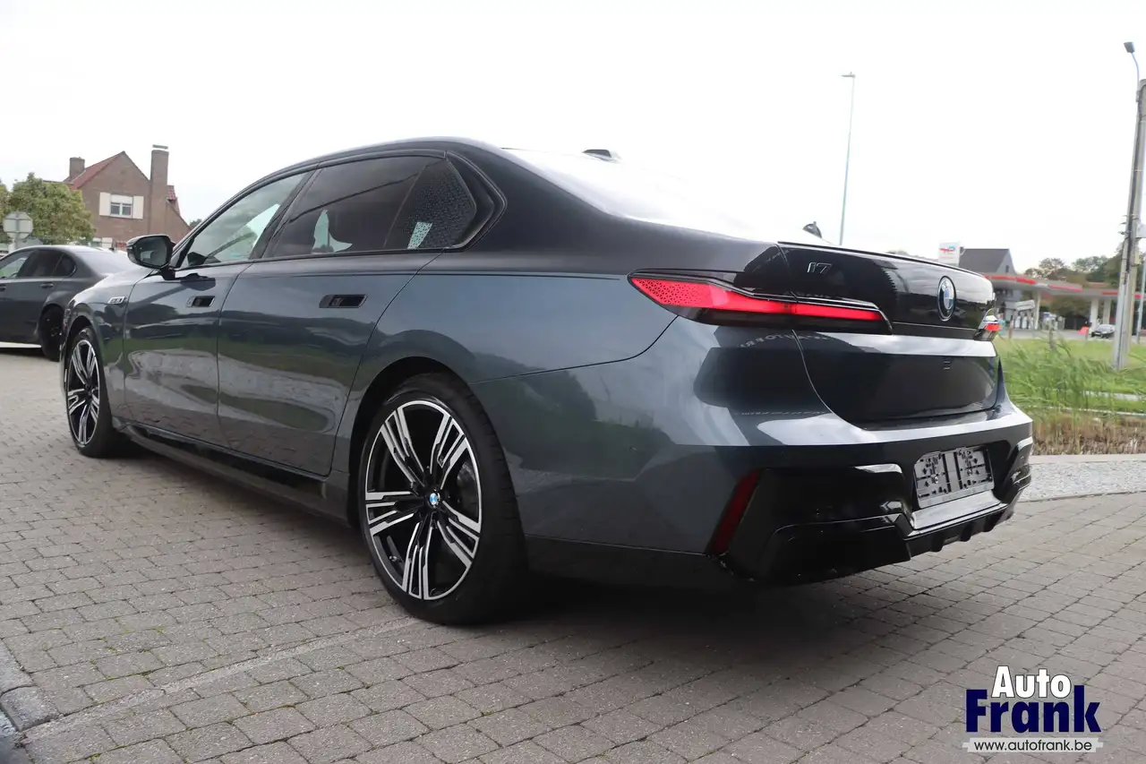 BMW i7 - 5