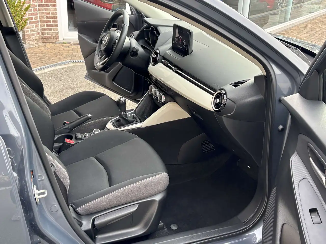 Mazda 2 - 7
