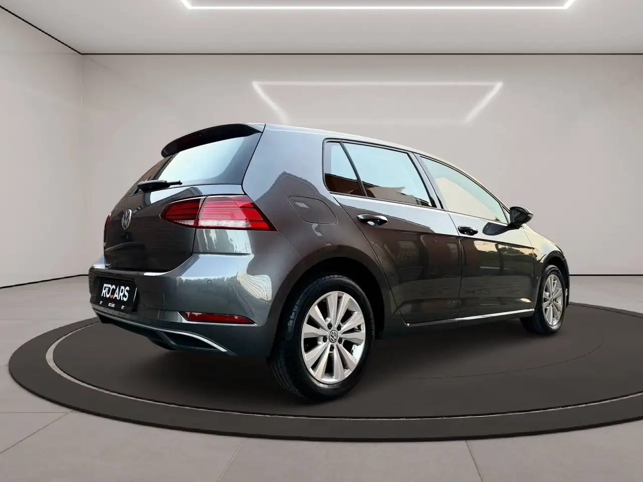 Volkswagen Golf - 6