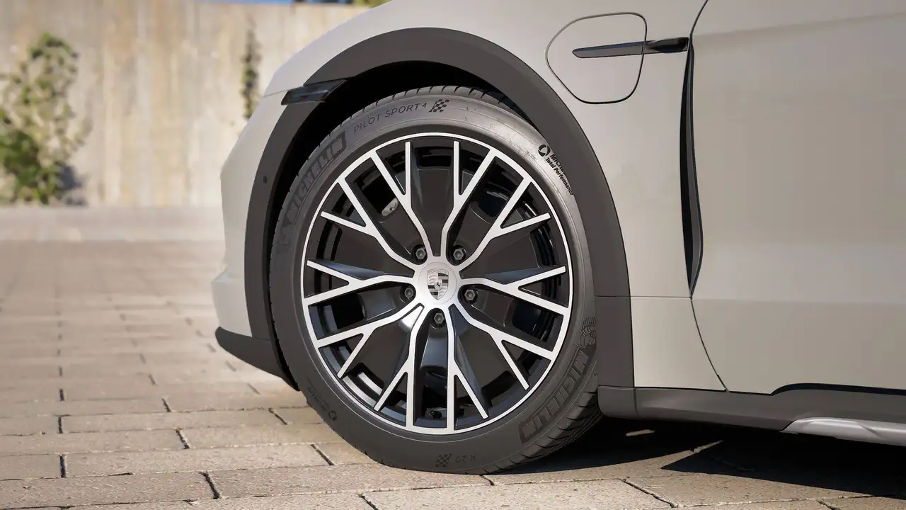Porsche Taycan - 5