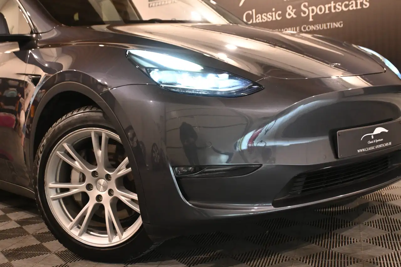 Tesla Model Y - 3