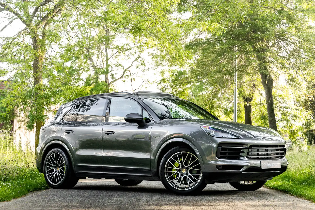Porsche Cayenne - 1