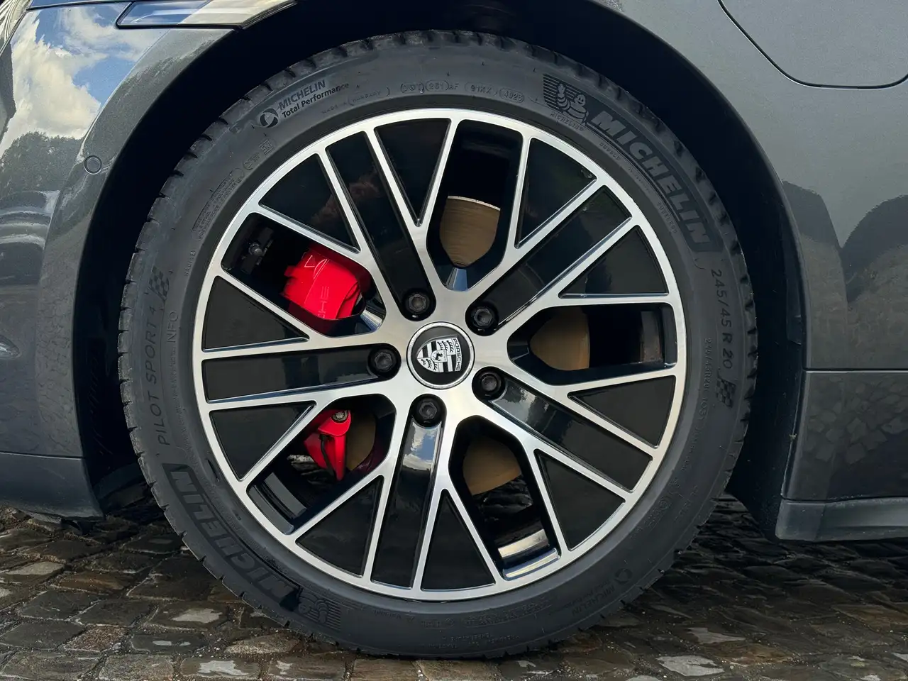 Porsche Taycan - 8
