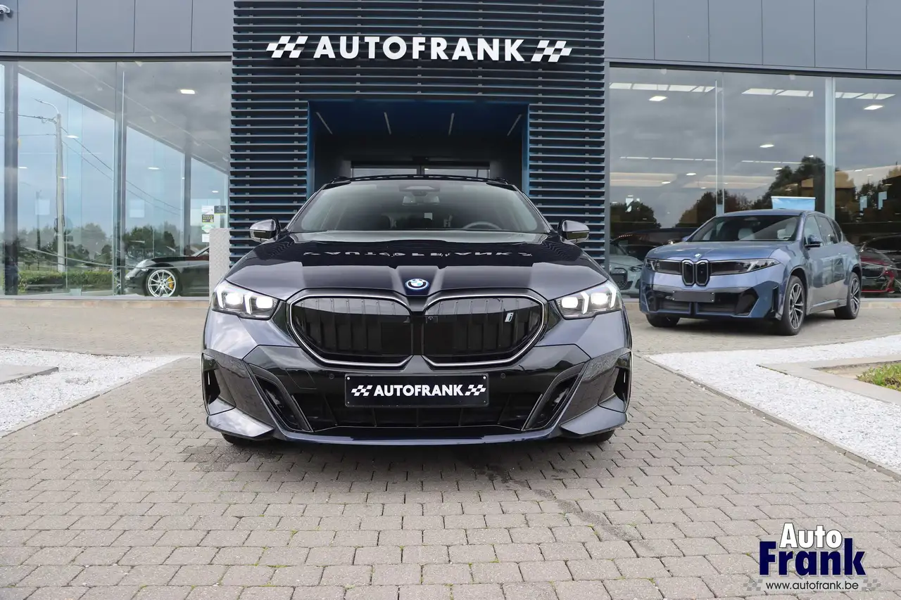 BMW i5 - 2