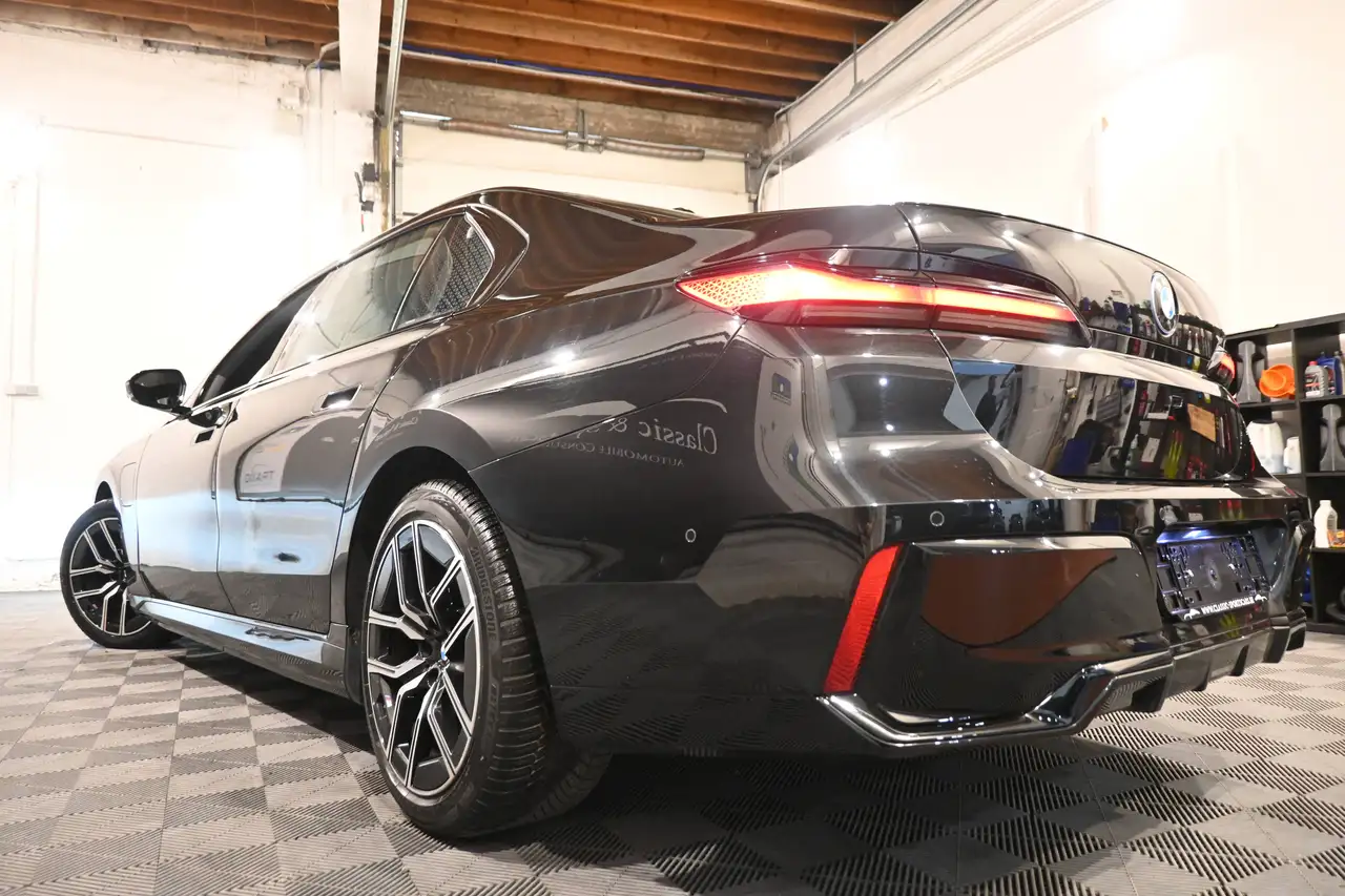 BMW 750 - 8