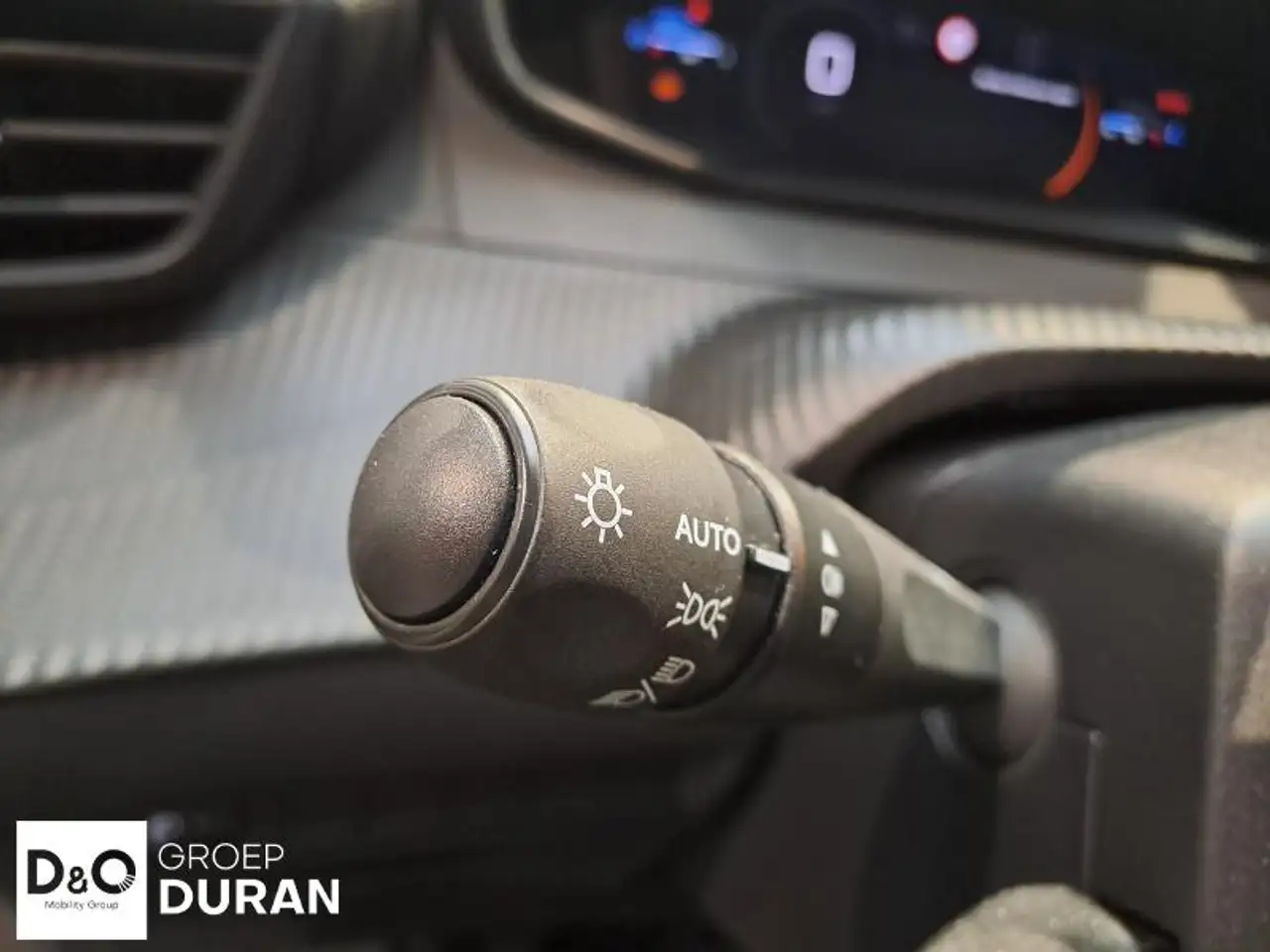Peugeot 208 - 10