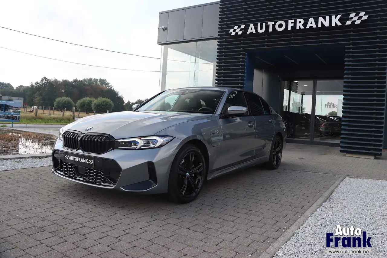 BMW 330 - 3