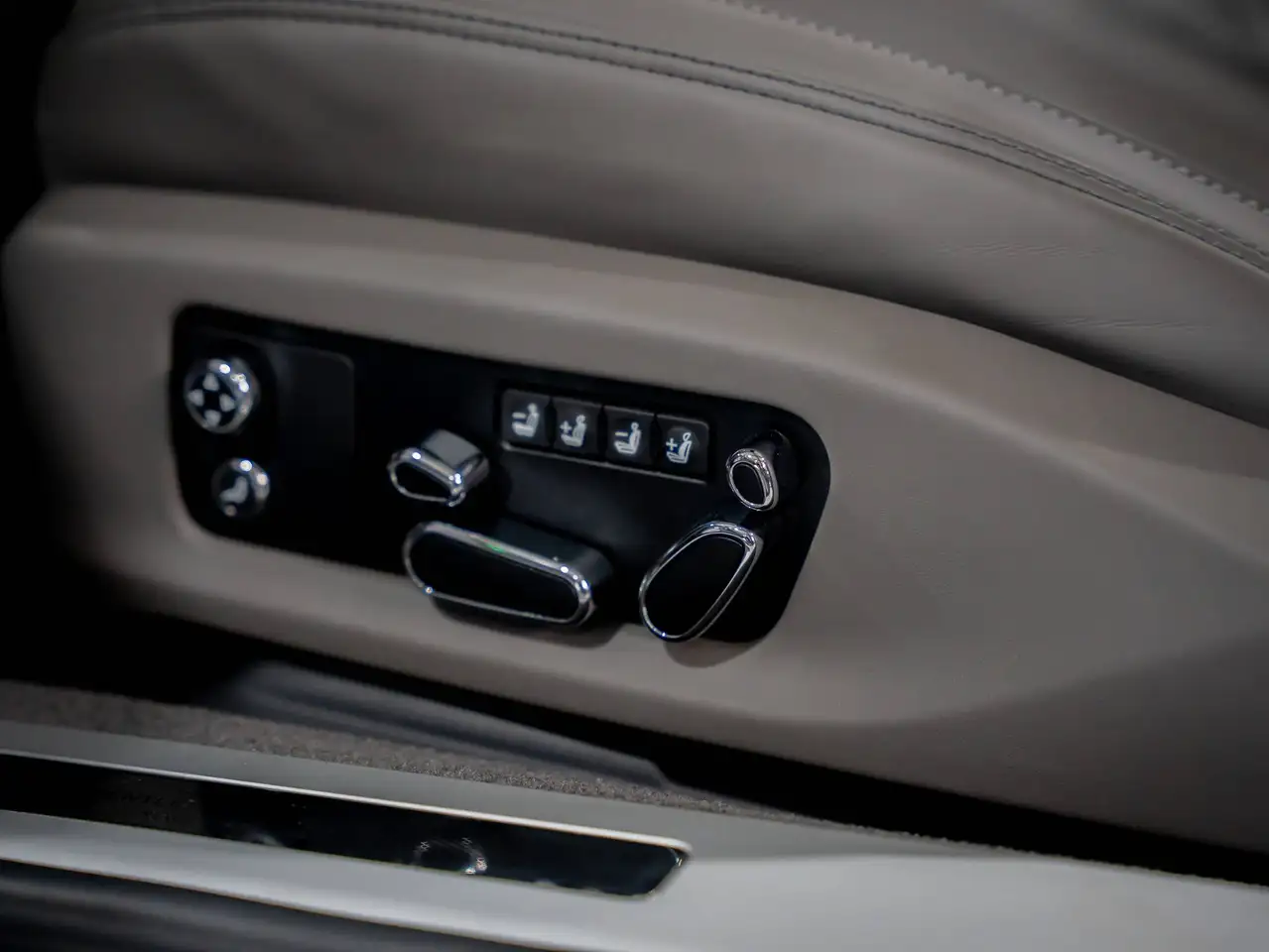 Bentley Continental GTC - 10