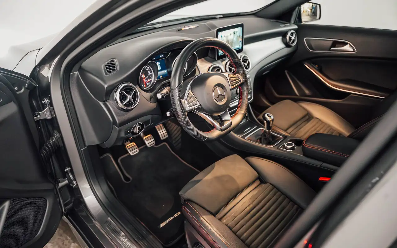 Mercedes-Benz GLA 180 - 11