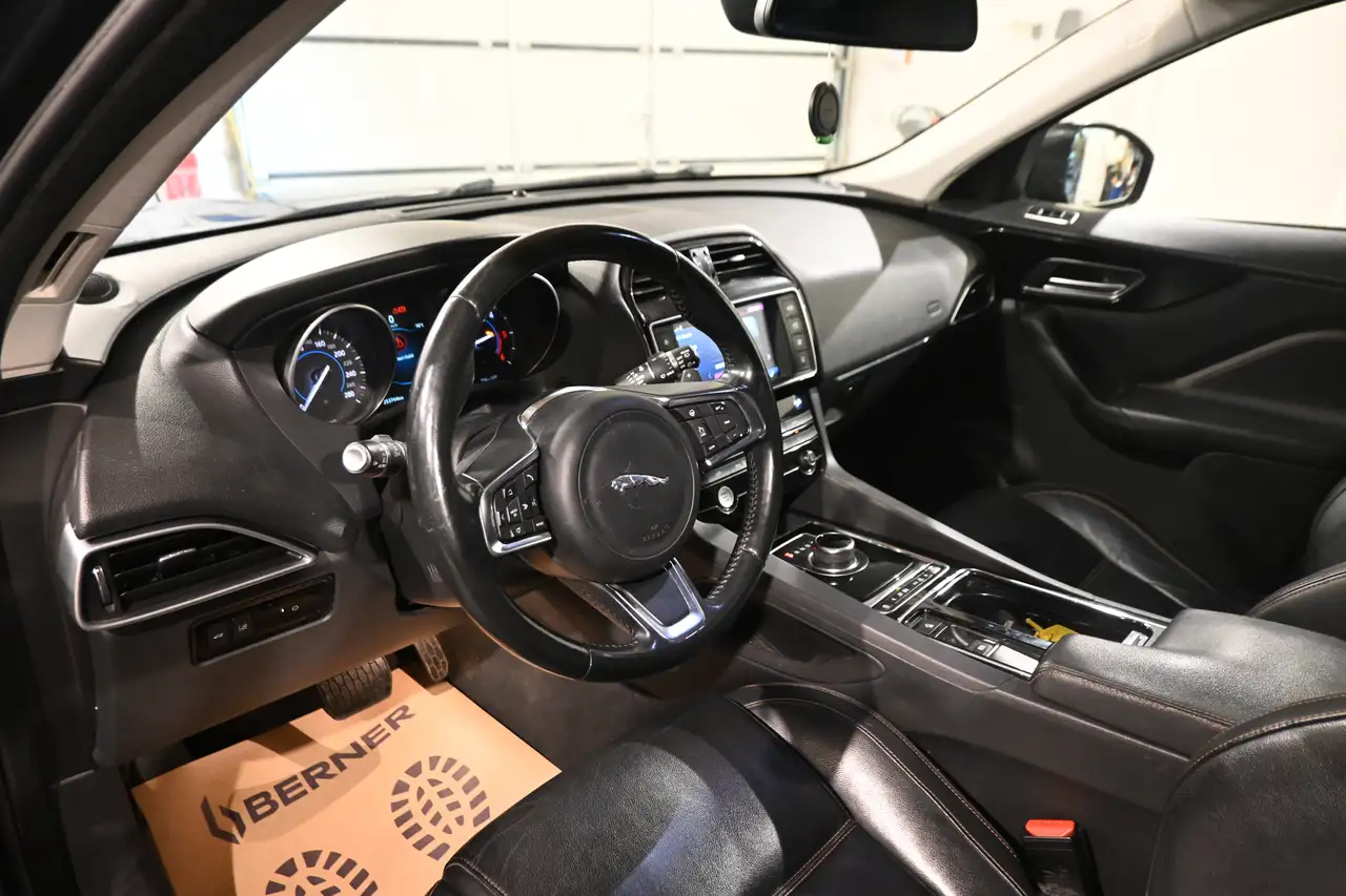 Jaguar F-Pace - 11