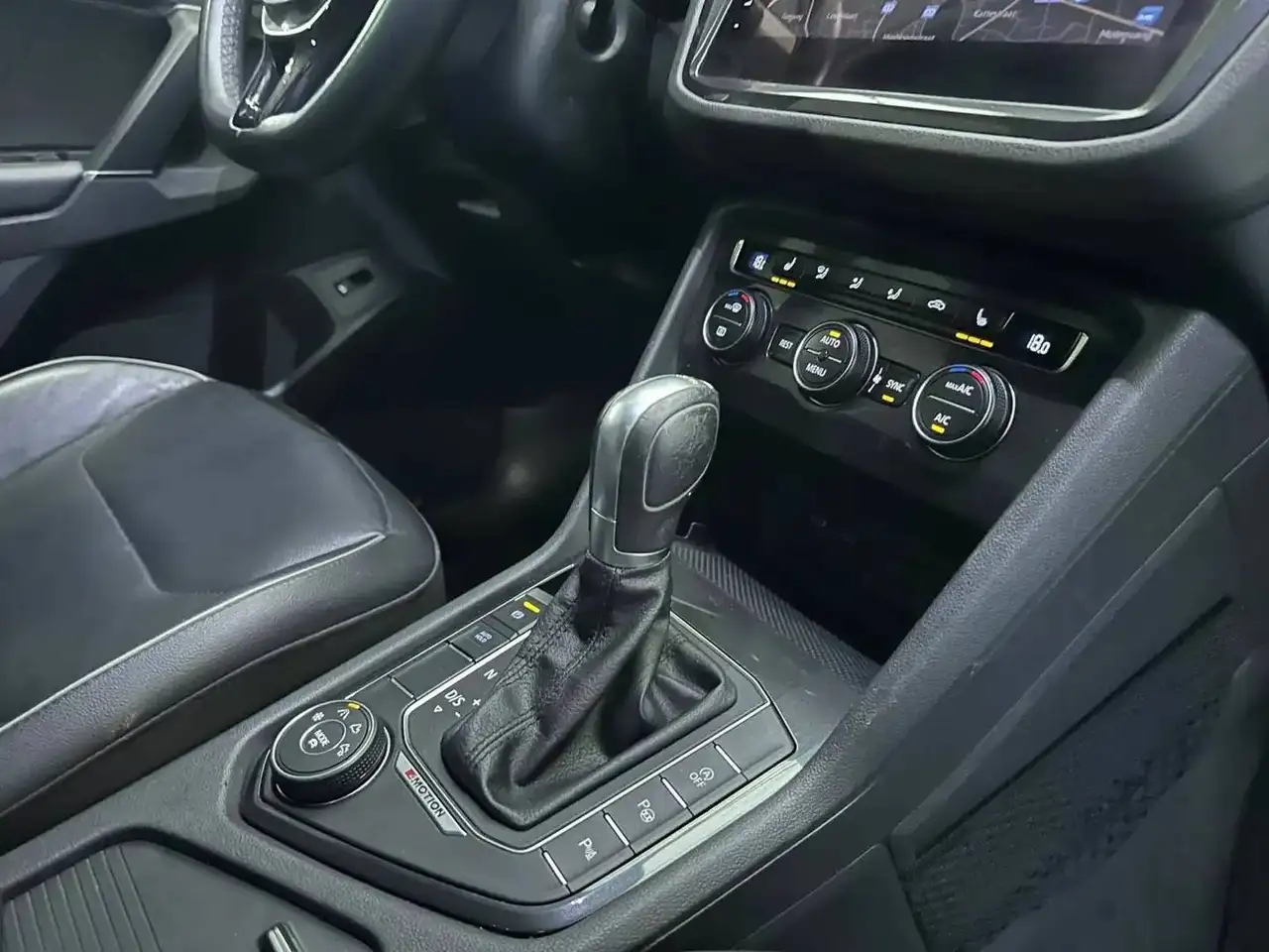 Volkswagen Tiguan - 16