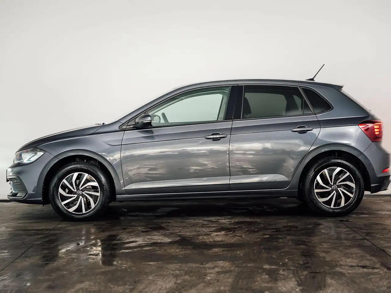 Volkswagen Polo - 2
