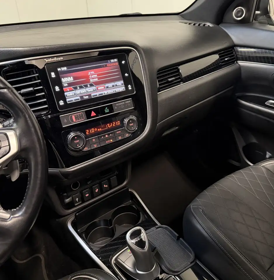 Mitsubishi Outlander - 12