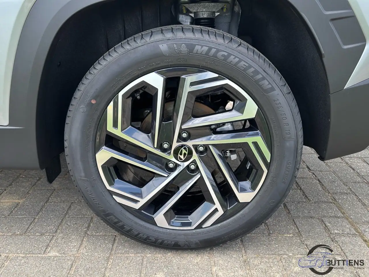 Hyundai TUCSON - 11