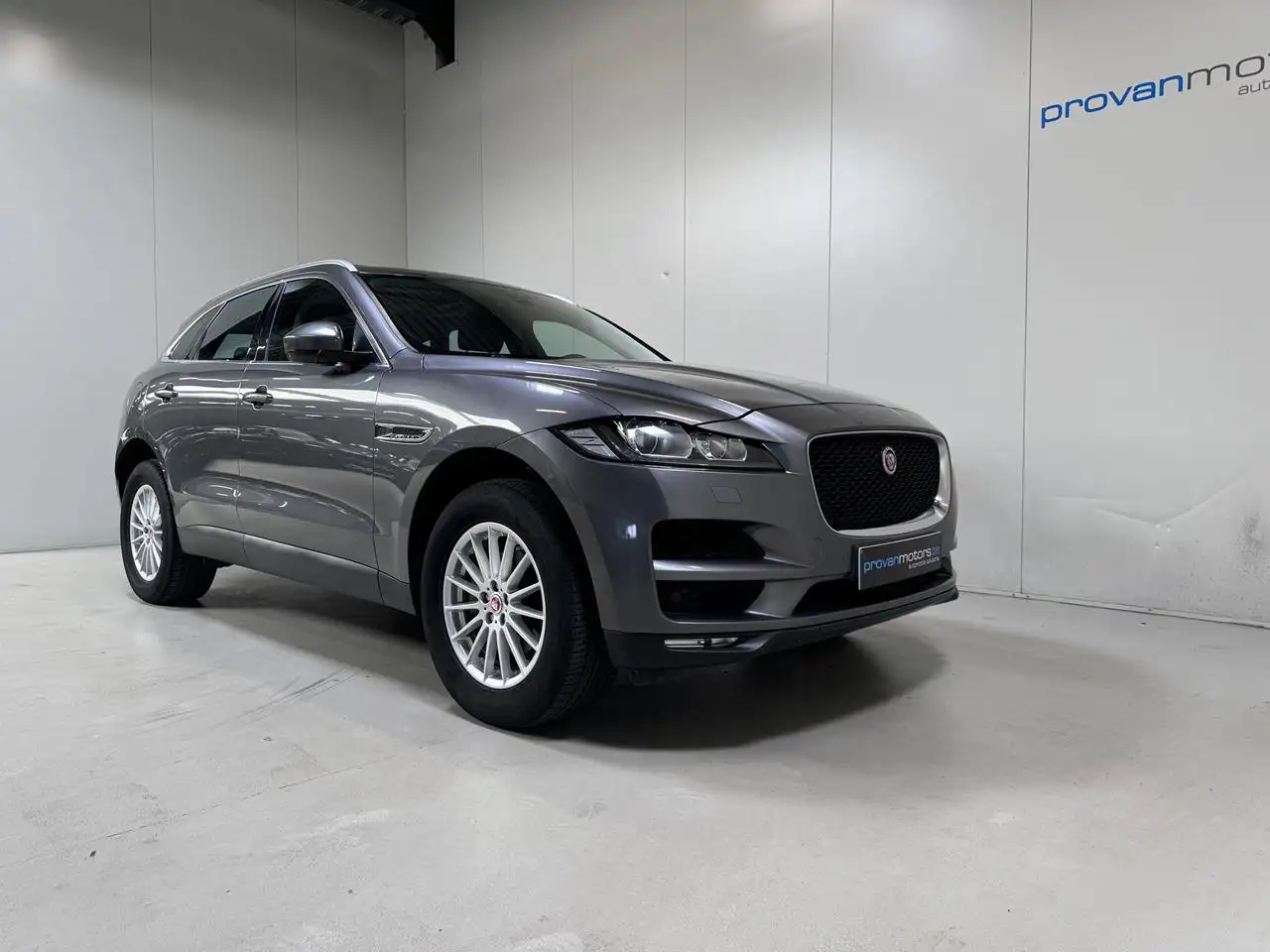 Jaguar F-Pace - 5