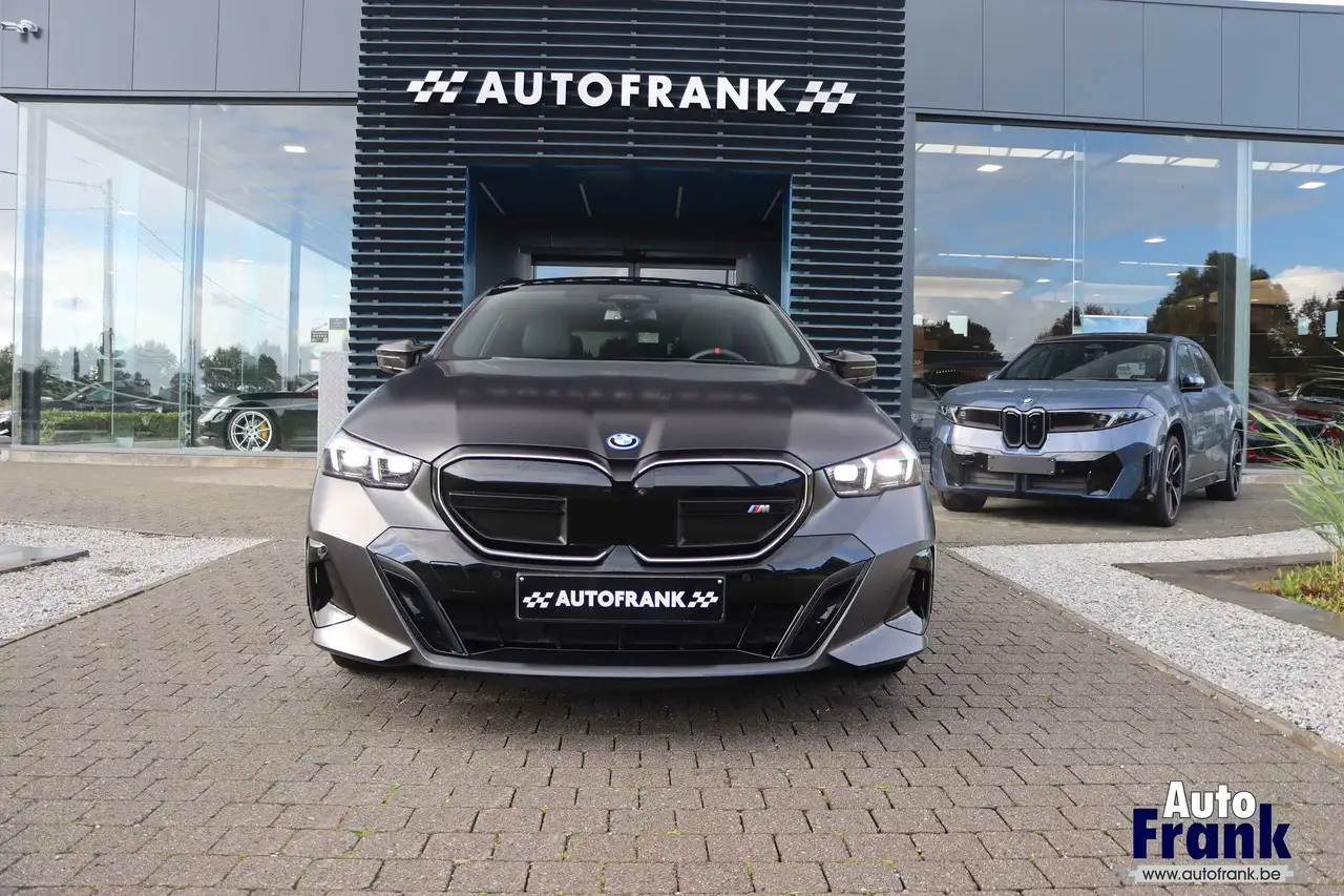 BMW i5 - 2
