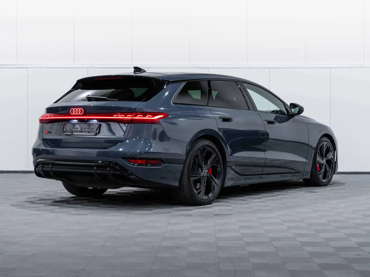Audi S6 e-tron - 11