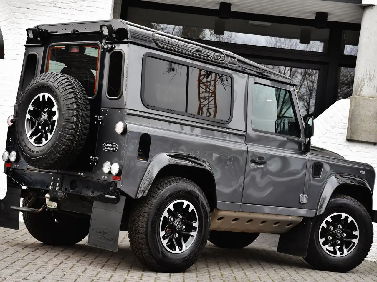 Land Rover Defender - 8