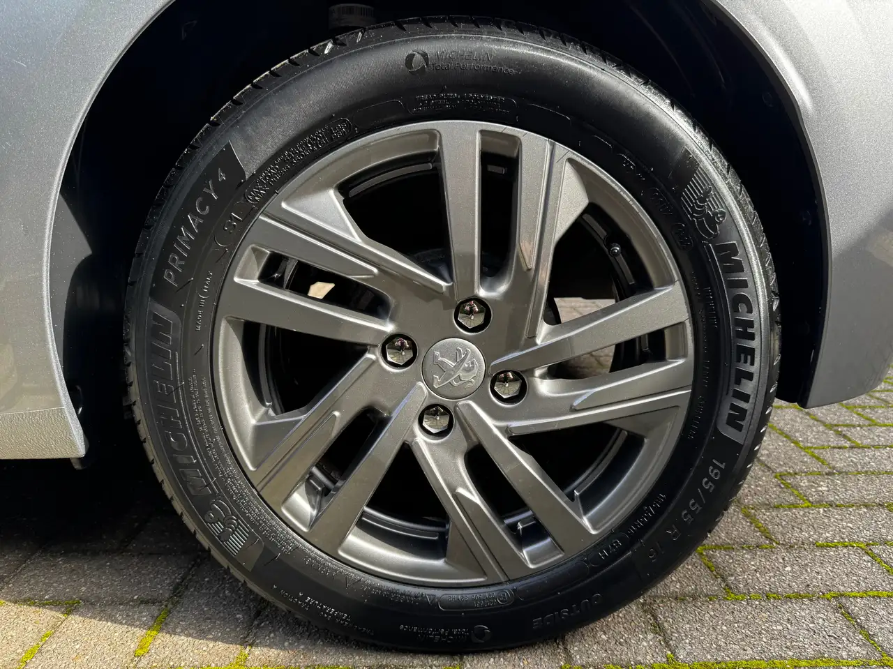 Peugeot 208 - 4