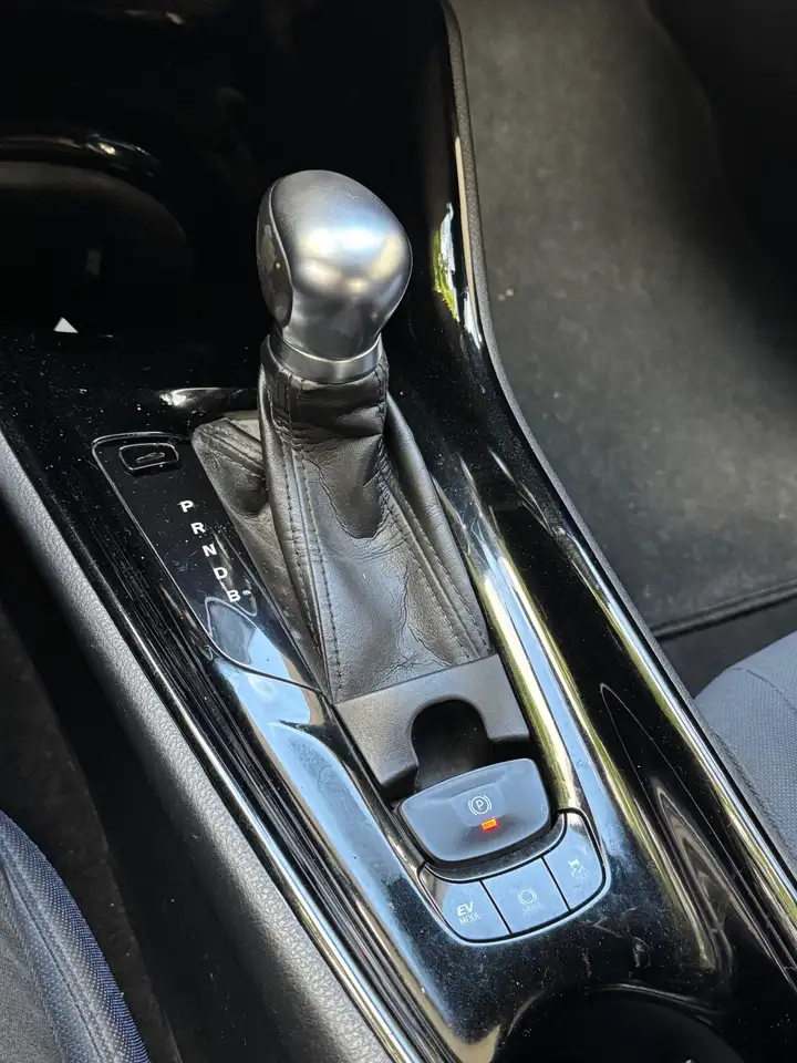 Toyota C-HR - 11