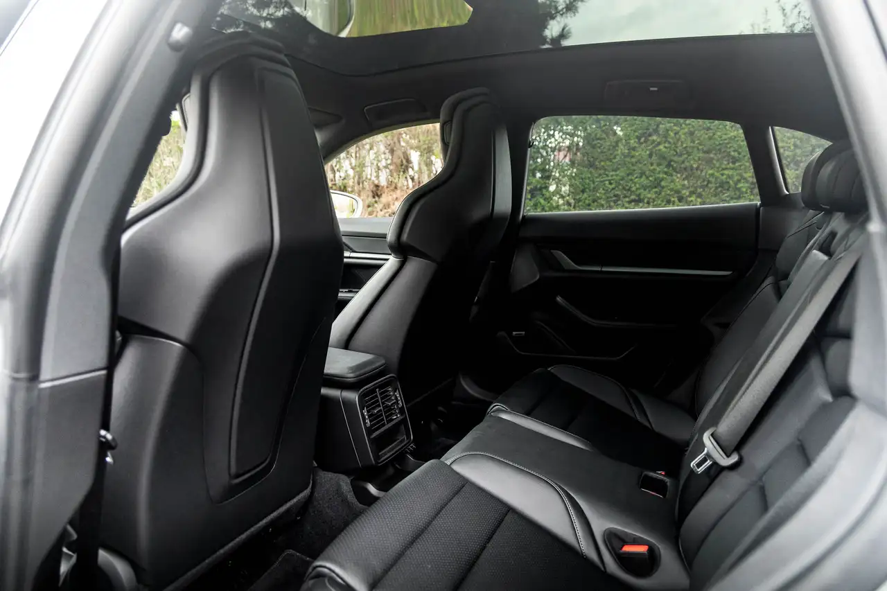 Porsche Taycan - 8