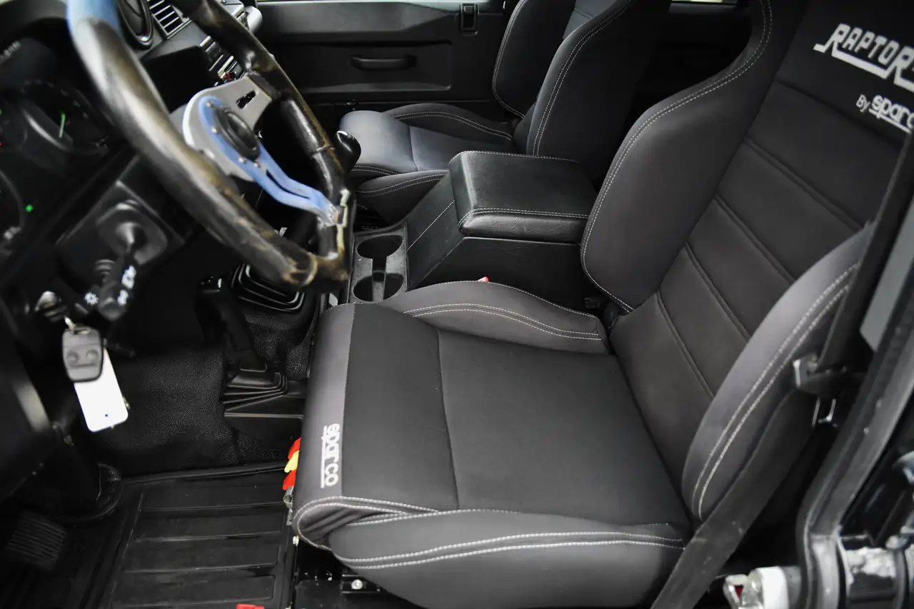 Land Rover Defender - 5
