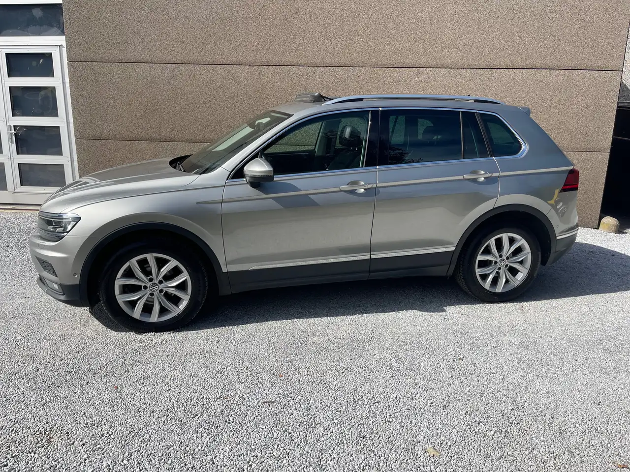 Volkswagen Tiguan - 2