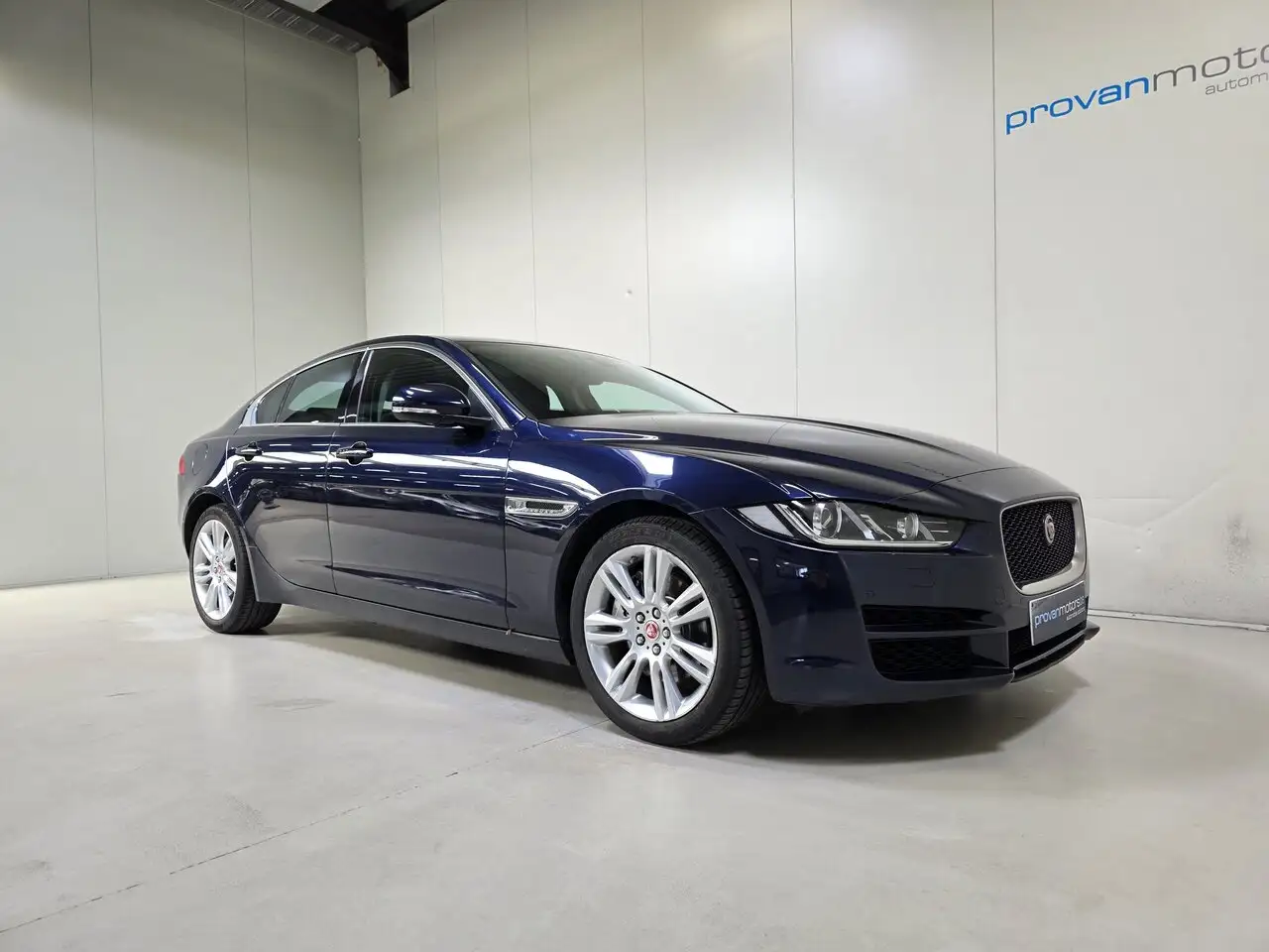 Jaguar XE - 5