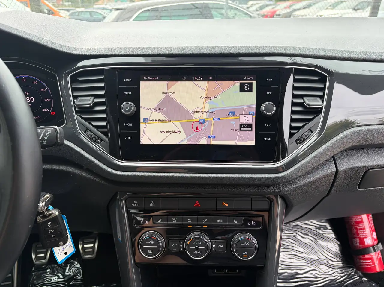 Volkswagen T-Roc - 11