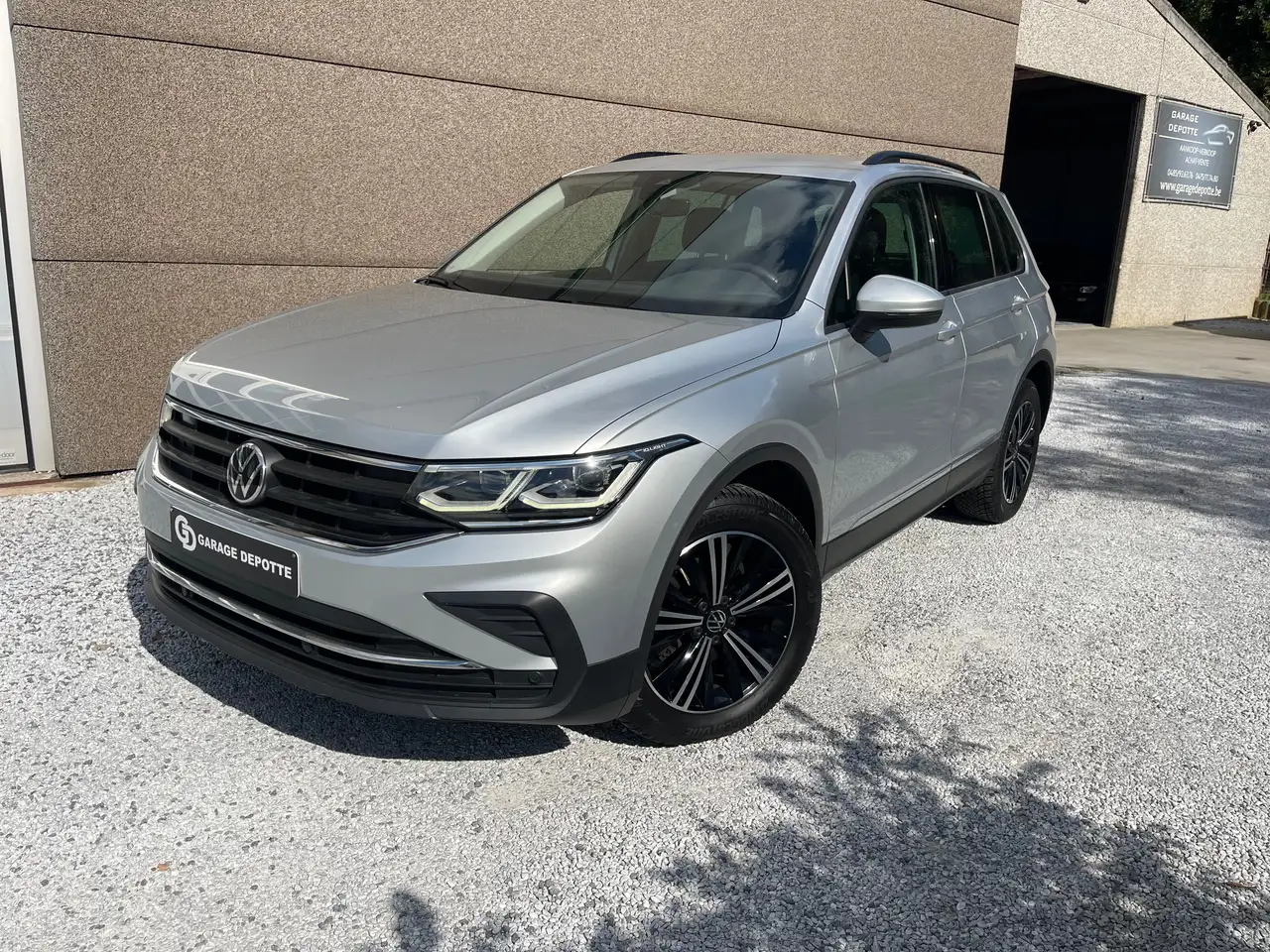 Volkswagen Tiguan - 2