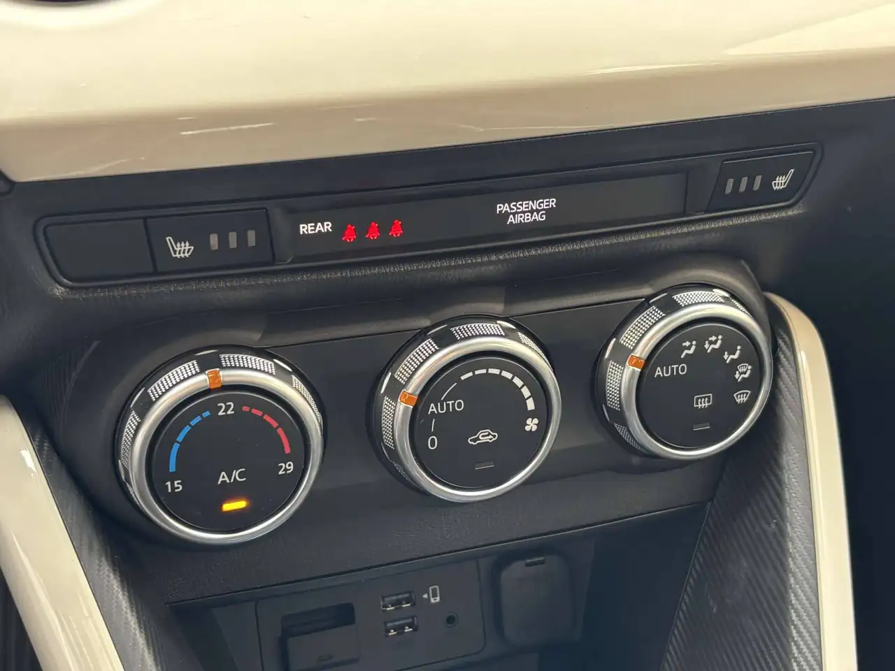 Mazda 2 - 10