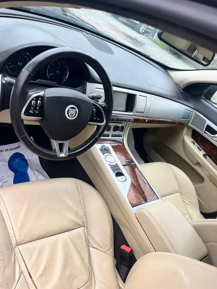 Jaguar XF - 4