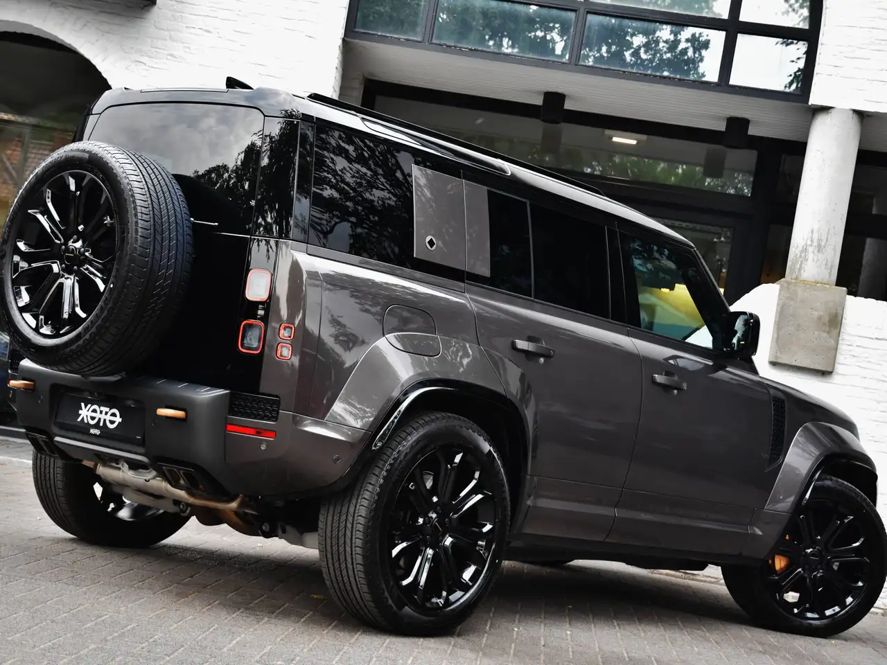 Land Rover Defender - 8